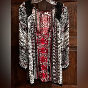 Westport Bohemian Black/Redish Pink/ White Top long sleeve with lace/ Size 3X